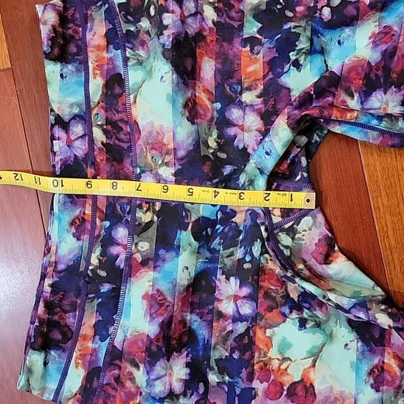 Athleta Floral Fade Sonar Capris Leggings Size Large - Picture 6 of 12